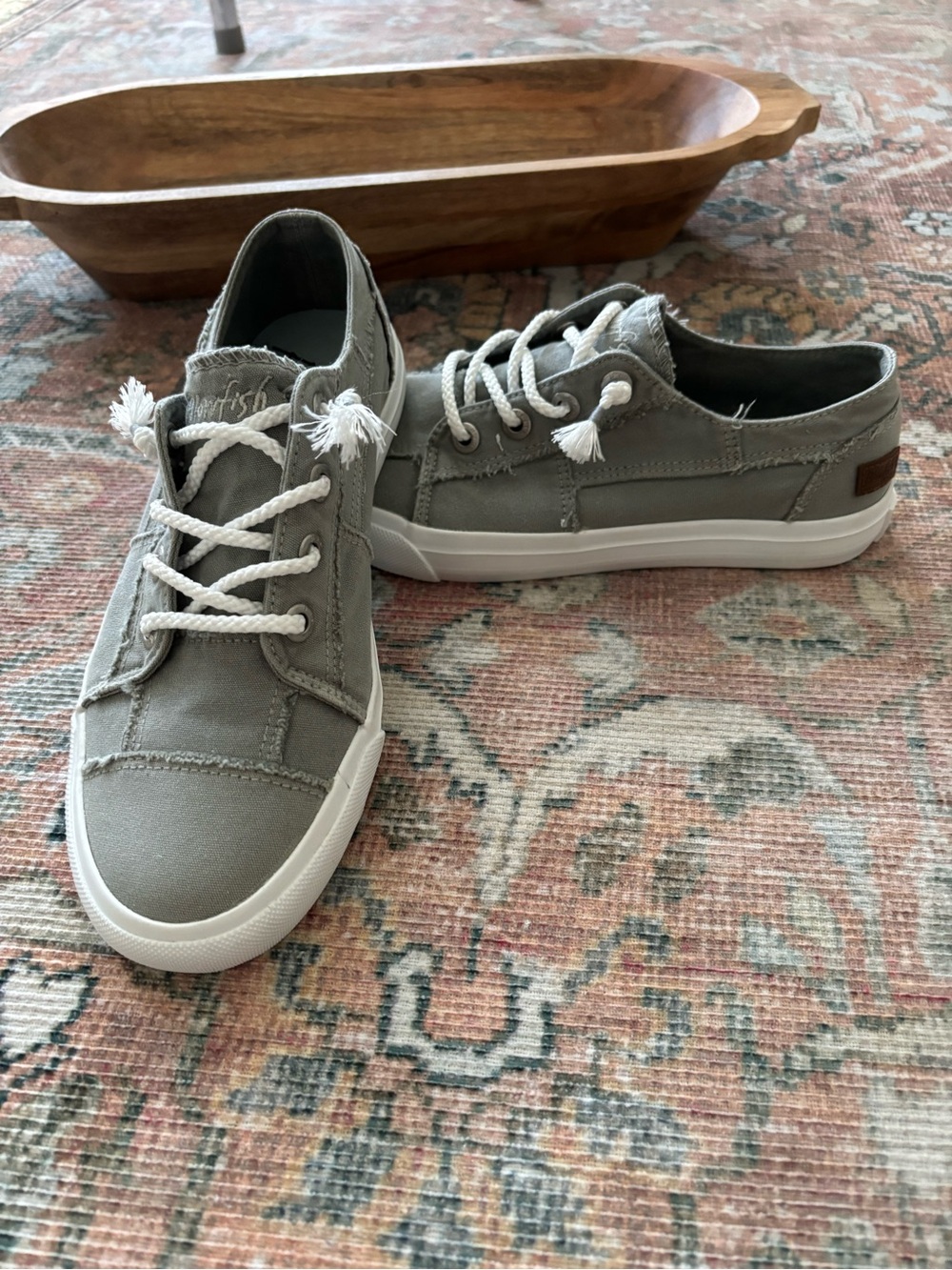🍃🦋 Blowfish Malibu Canvas Distressed Slip On Sneakers - Picture 8 of 8